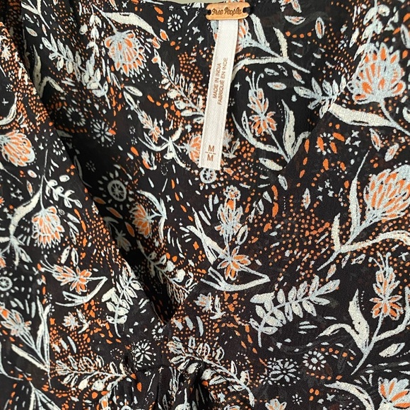 FREE PEOPLE Uptown Floral Black Bell Sleeve Top Size Medium - Picture 7 of 9